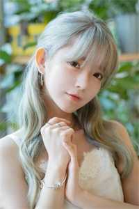嫁给年代文小叔后，成为国医大佬刘翠红花婶